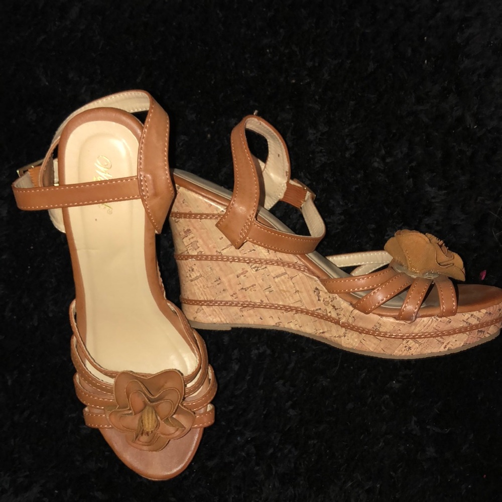 Summer wedges